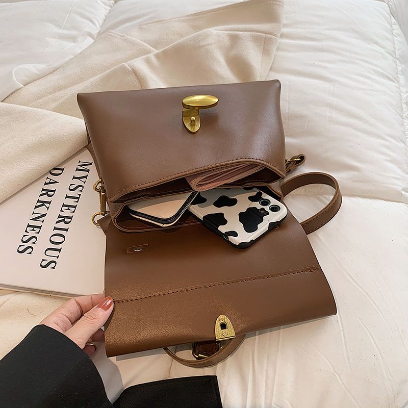 Fantasy Naisten Pieni Nahkainen Crossbody Käsilaukku - Musta
