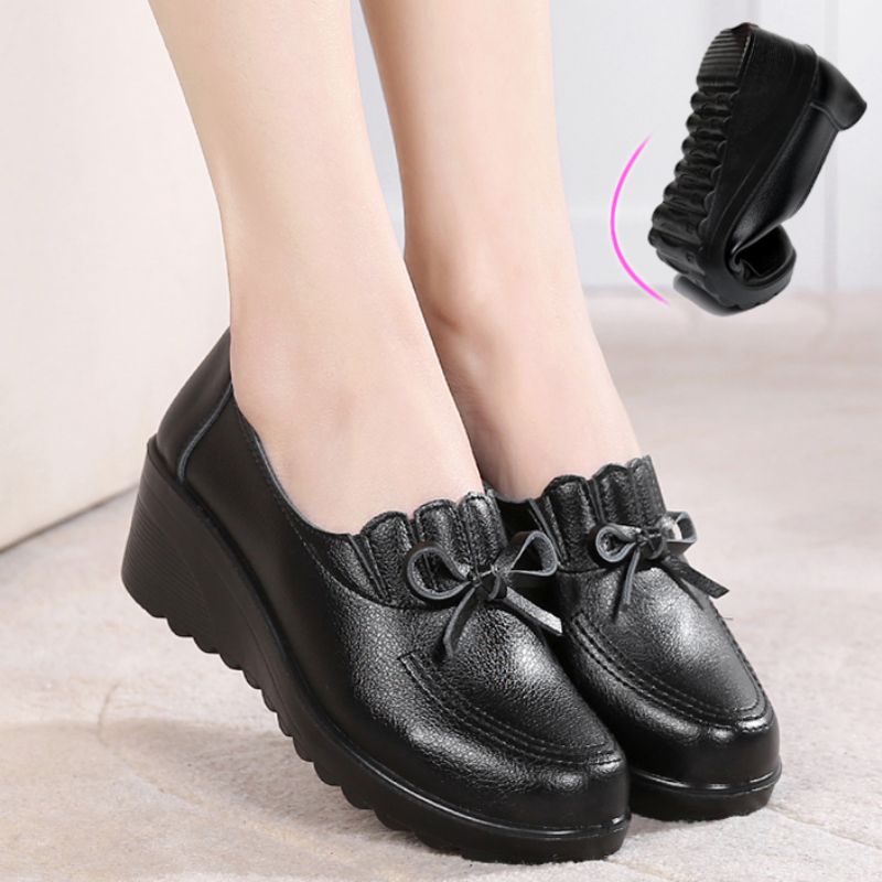 Fatima Naisten Mukavat Wedge Heel Loaferit - Musta