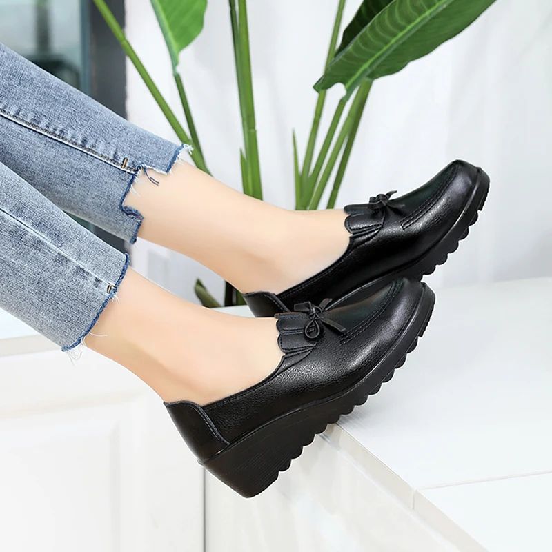 Fatima Naisten Mukavat Wedge Heel Loaferit - Musta