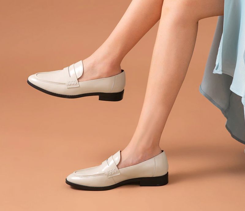 Hospina Naisten Penny-nahkaiset Loafer-kengät - Beige