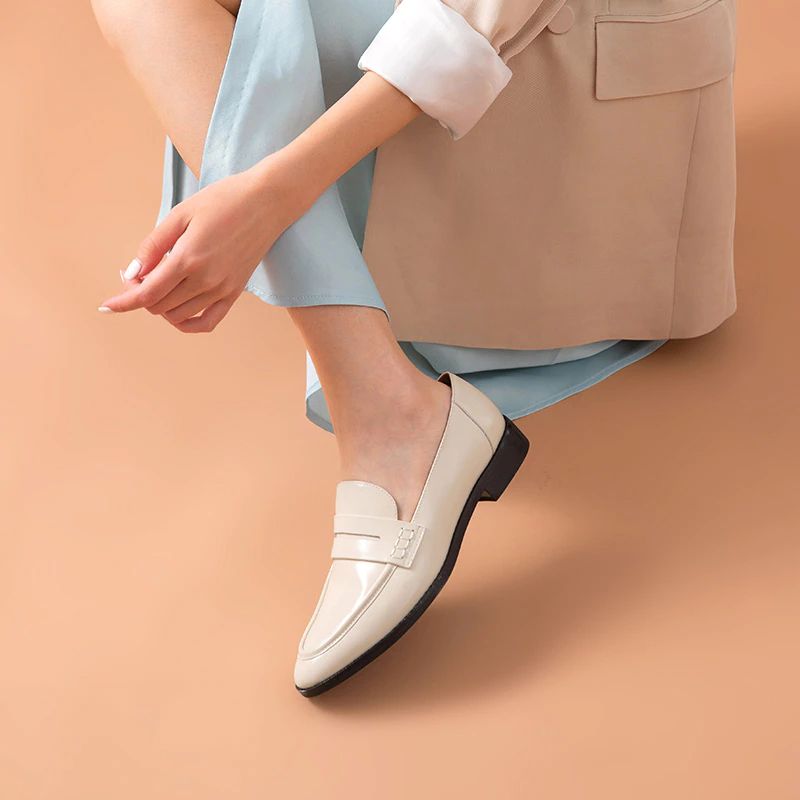 Hospina Naisten Penny-nahkaiset Loafer-kengät - Beige