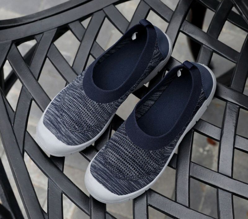 Kavala Naisten Slip-ons Mustat Kengät - Musta