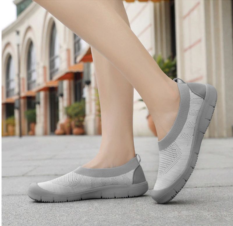 Kavala Naisten Slip-ons Mustat Kengät - Musta