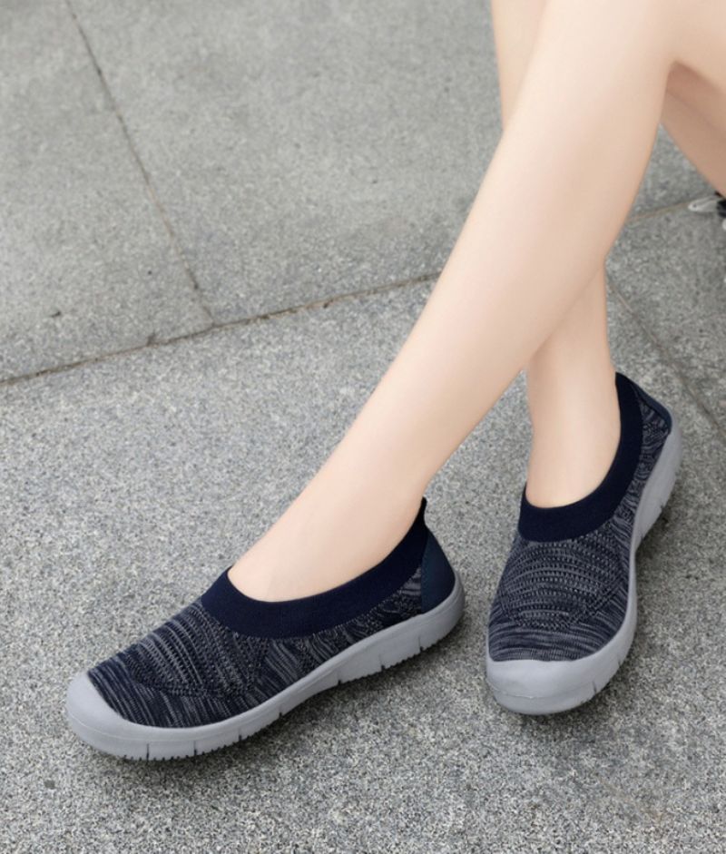 Kavala Naisten Slip-ons Mustat Kengät - Musta
