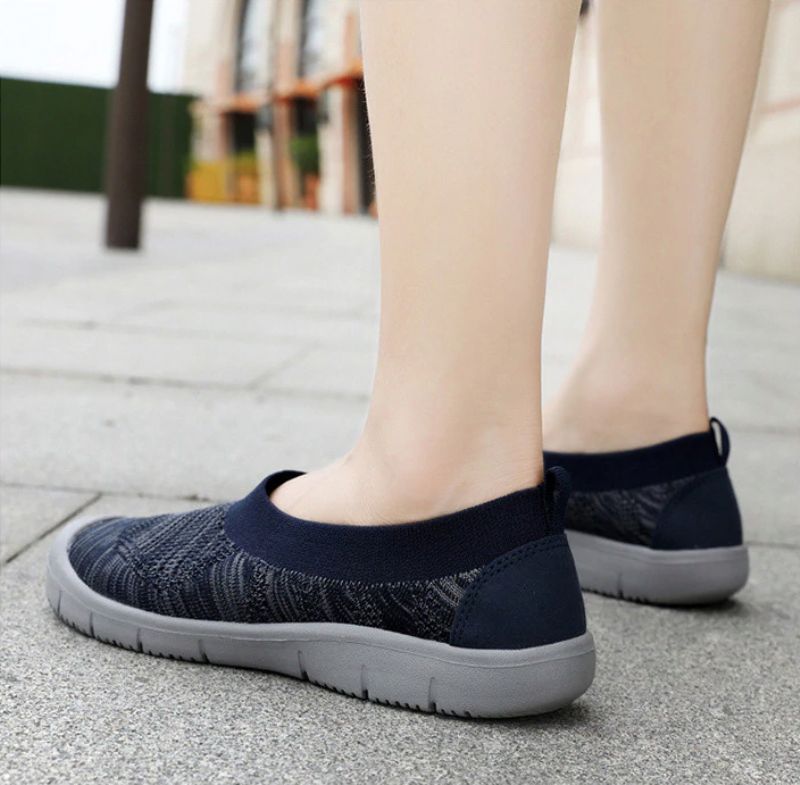 Kavala Naisten Slip-ons Mustat Kengät - Musta