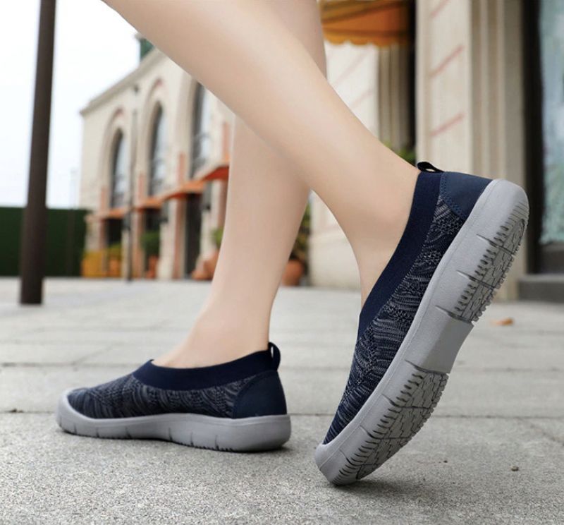 Kavala Naisten Slip-ons Mustat Kengät - Musta