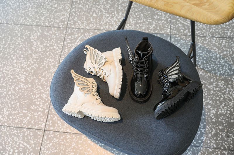 Kesäkuun Tyttöjen Chelsea Boot - Musta
