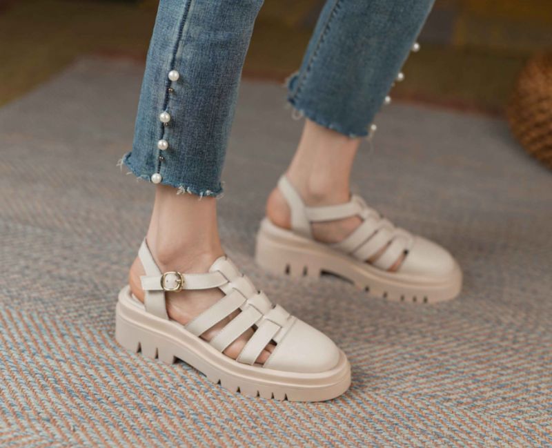 Kity Naisten Pyöreäkärkiset Nahkasandaalit - Beige
