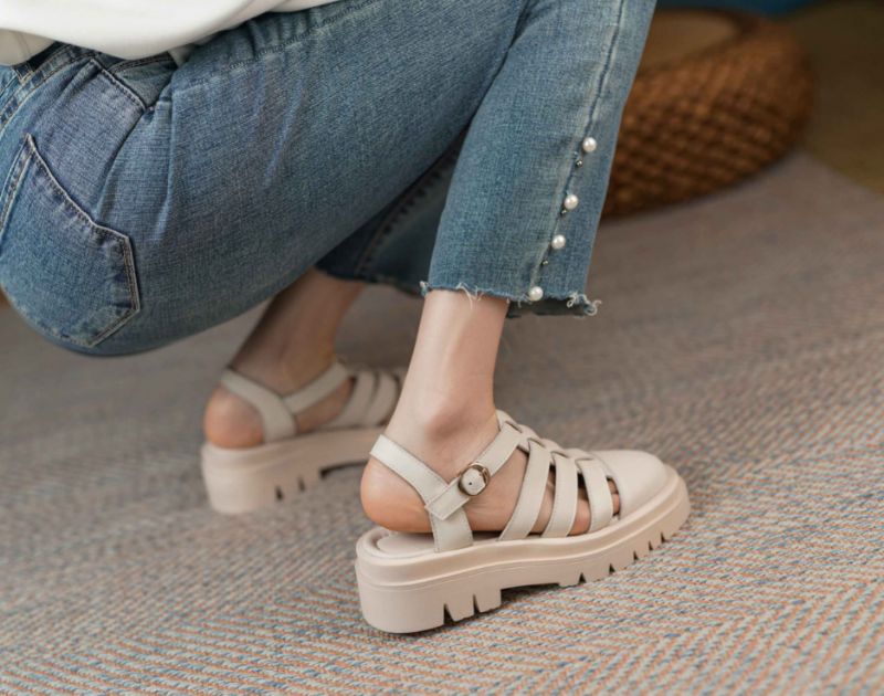 Kity Naisten Pyöreäkärkiset Nahkasandaalit - Beige