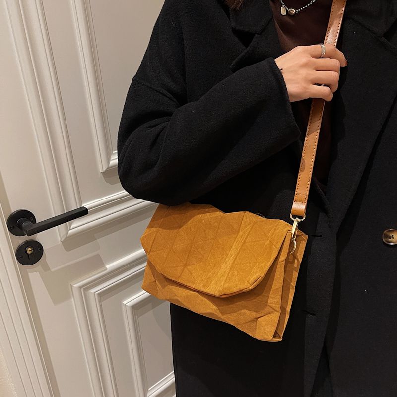 Lina Naisten Designer Crossbody -olkalaukku - Ruskea