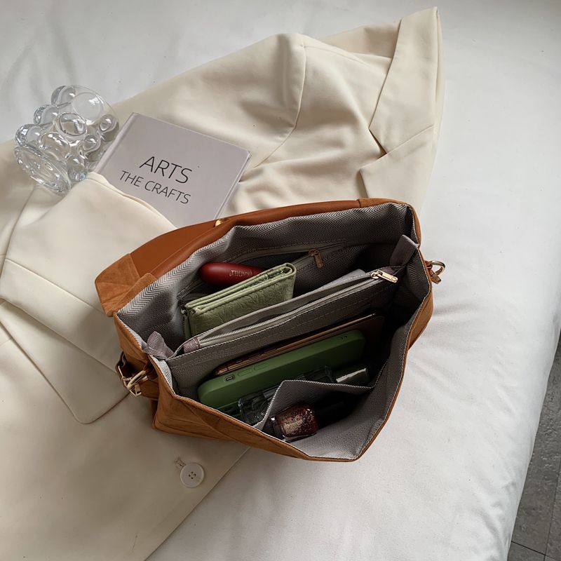 Lina Naisten Designer Crossbody -olkalaukku - Ruskea