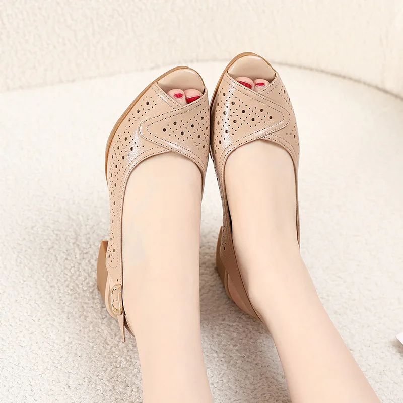 Lucia Naisten Nahkaiset Onttosandaalit - Beige