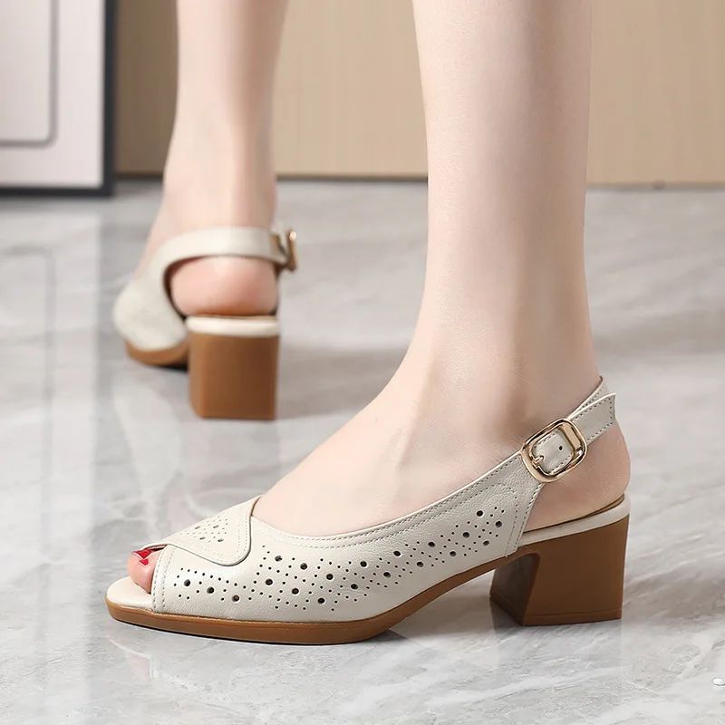 Lucia Naisten Nahkaiset Onttosandaalit - Beige