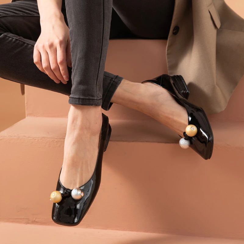 Lucrecia Naisten Kiiltonahkaiset Litteät Loafer-kengät - Musta