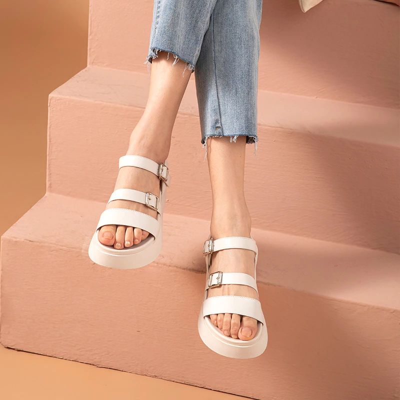 Lucy Naisten Sandaalit - Beige