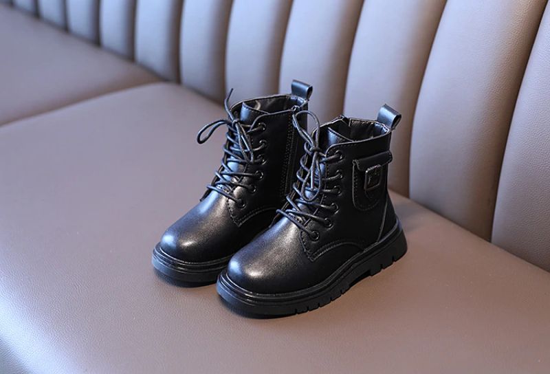 Manuela Tyttöjen Chelsea Boot - Musta