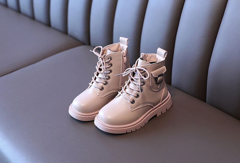 Manuela Tyttöjen Chelsea Boot - Musta