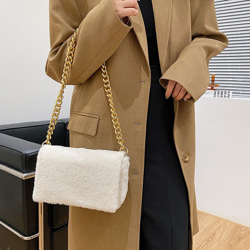 Mendez Naisten Pieni Crossbody Käsilaukku Läpällä - Musta