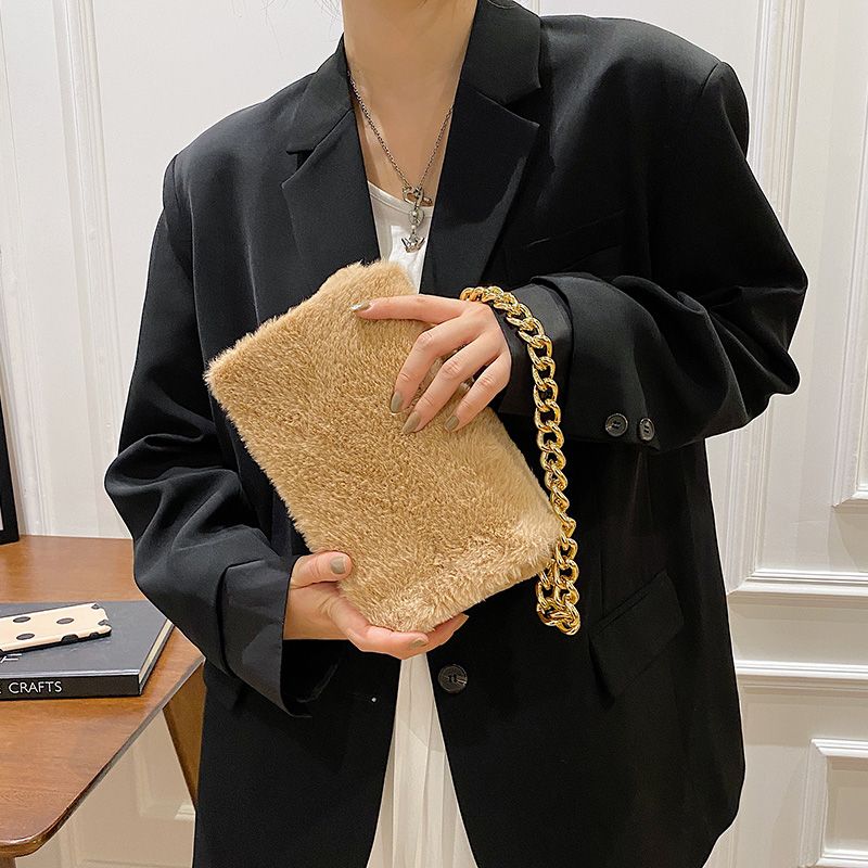 Mendez Naisten Pieni Crossbody Käsilaukku Läpällä - Musta