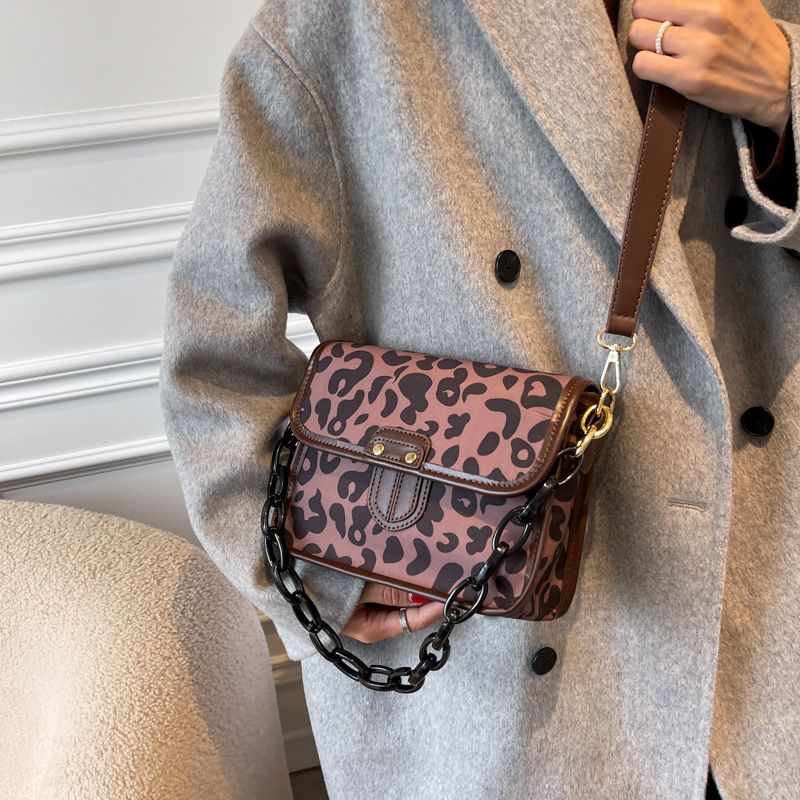 Naisten Basilio Crossbody -käsilaukku - Seeprakuvio