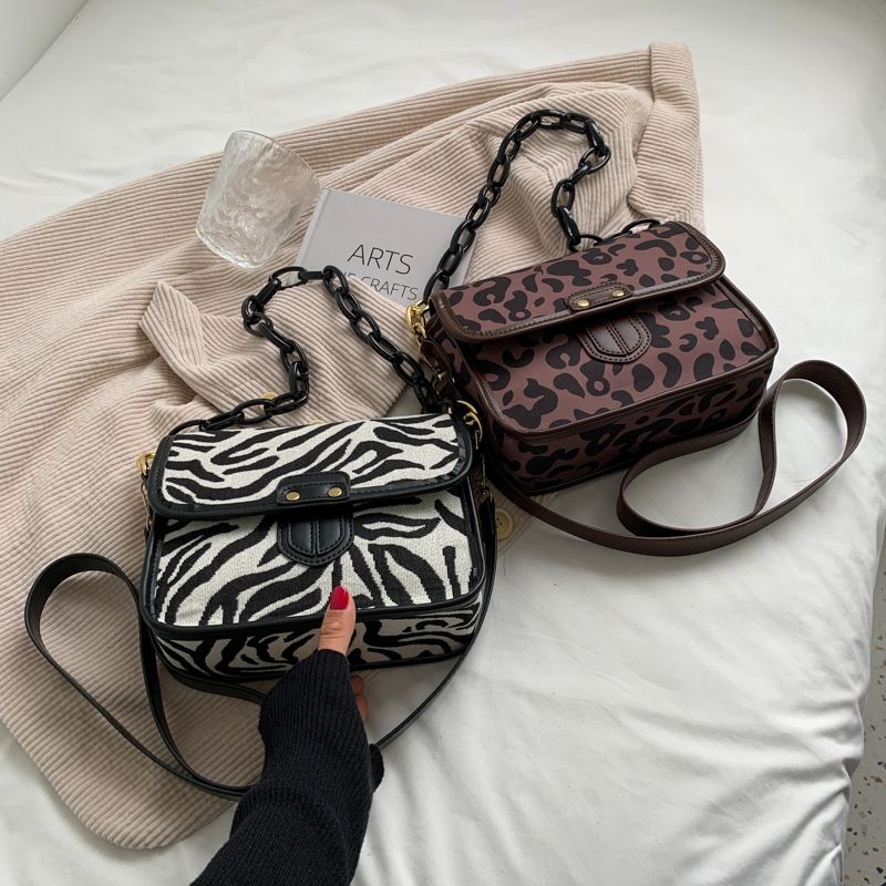 Naisten Basilio Crossbody -käsilaukku - Seeprakuvio