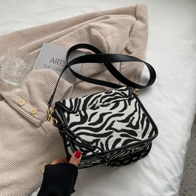 Naisten Basilio Crossbody -käsilaukku - Seeprakuvio