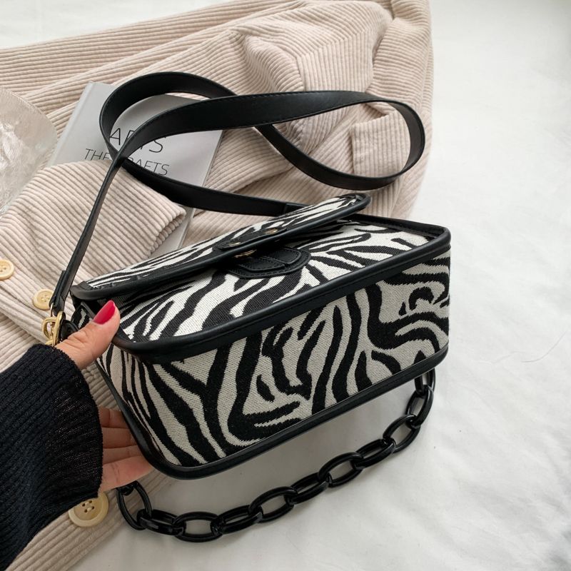 Naisten Basilio Crossbody -käsilaukku - Seeprakuvio