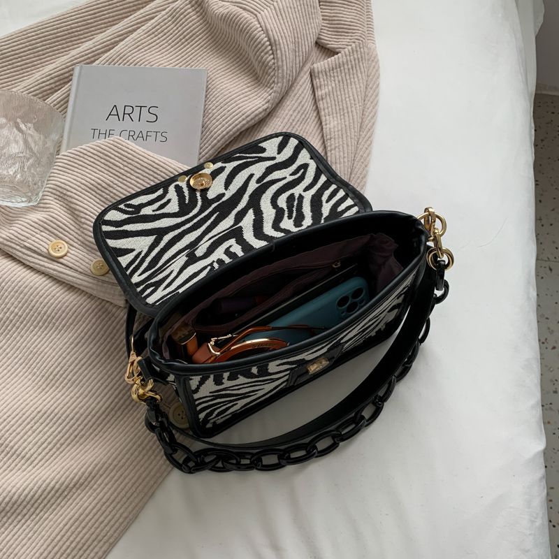 Naisten Basilio Crossbody -käsilaukku - Seeprakuvio