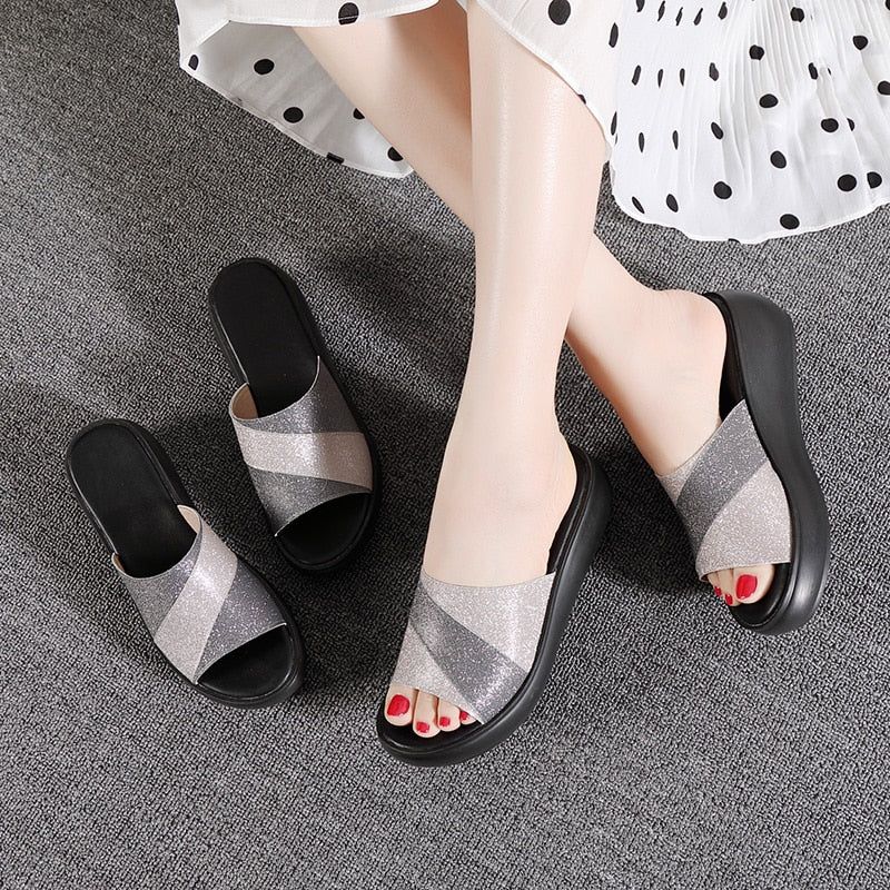 Naisten Esvet Wedges -sandaali - Kulta