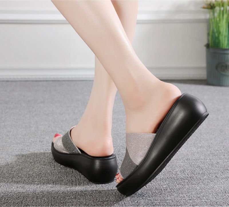 Naisten Esvet Wedges -sandaali - Kulta