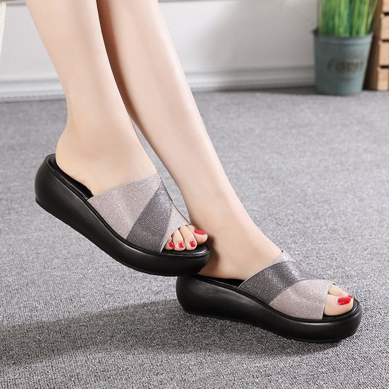 Naisten Esvet Wedges -sandaali - Kulta