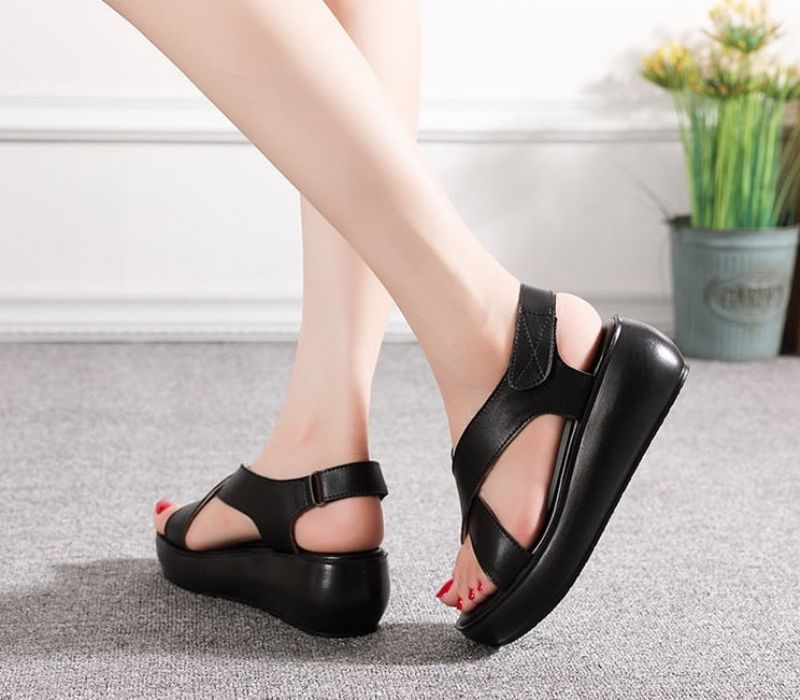 Naisten Finita Wedges -sandaali - Musta
