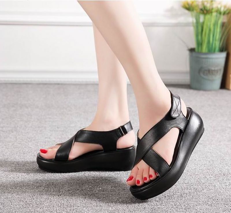 Naisten Finita Wedges -sandaali - Musta