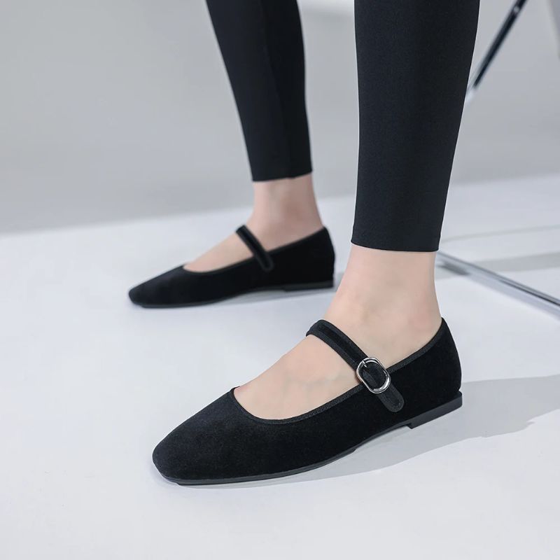 Naisten Pilar Velvet Ballet Flats - Musta
