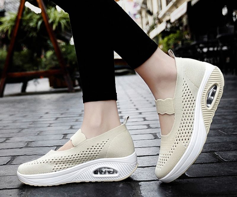 Ninoska Naisten Platform Slip-on Mustat Kengät - Musta