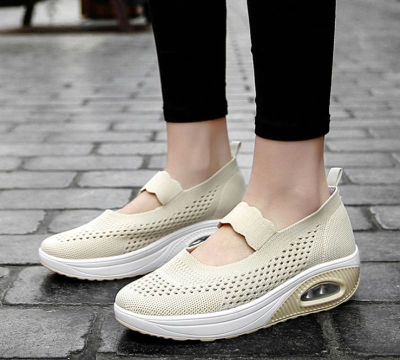 Ninoska Naisten Platform Slip-on Mustat Kengät - Musta
