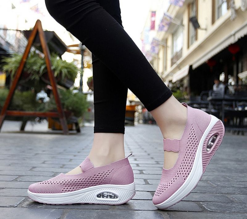 Ninoska Naisten Platform Slip-on Mustat Kengät - Musta