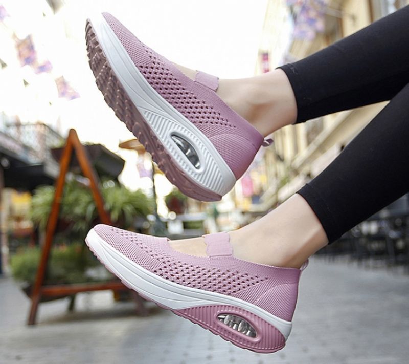 Ninoska Naisten Platform Slip-on Mustat Kengät - Musta