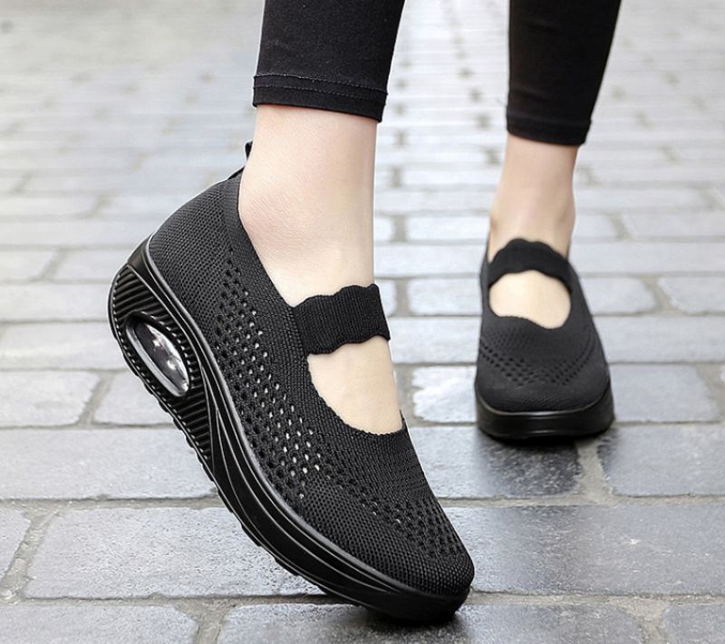Ninoska Naisten Platform Slip-on Mustat Kengät - Musta