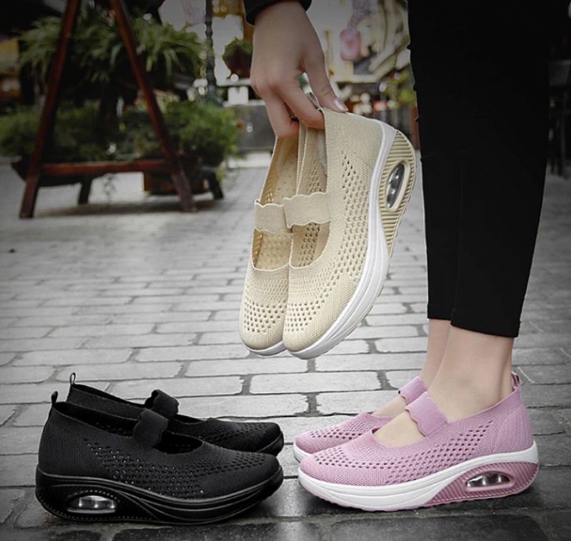 Ninoska Naisten Platform Slip-on Mustat Kengät - Musta