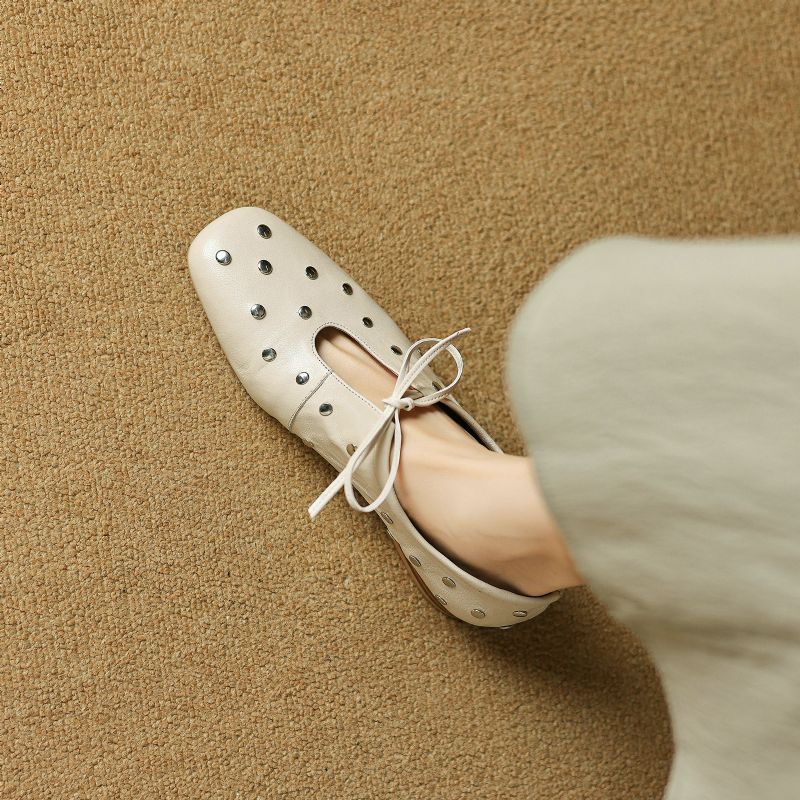 Olga Naisten Casual Rivets Heels Flats - Musta