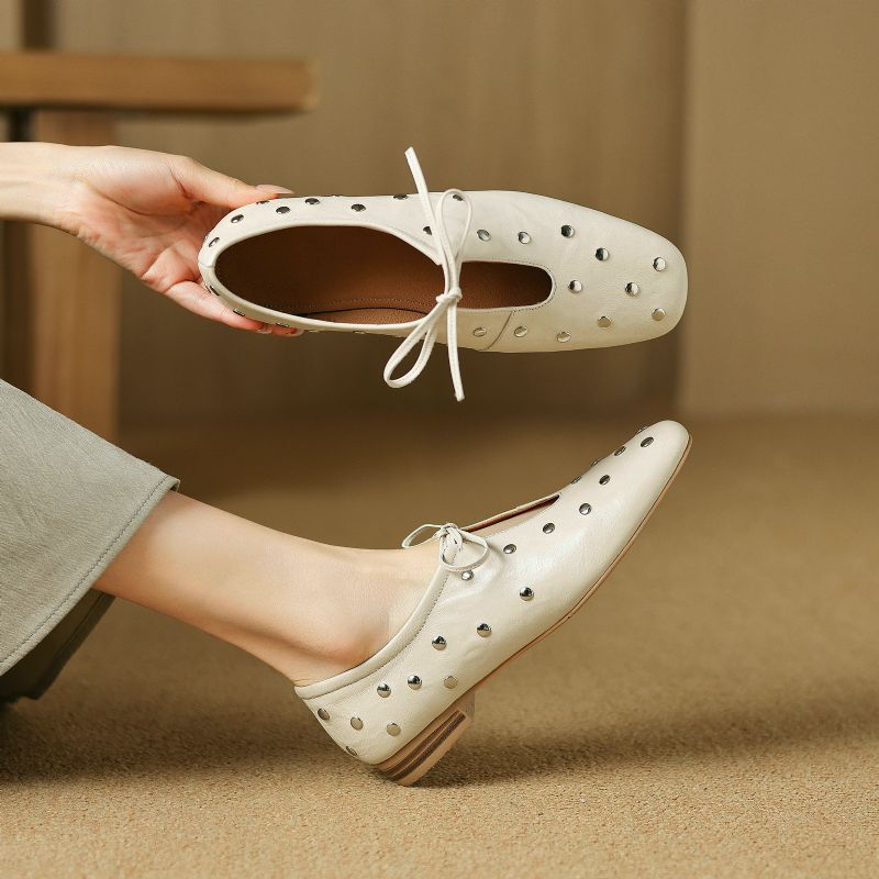 Olga Naisten Casual Rivets Heels Flats - Musta
