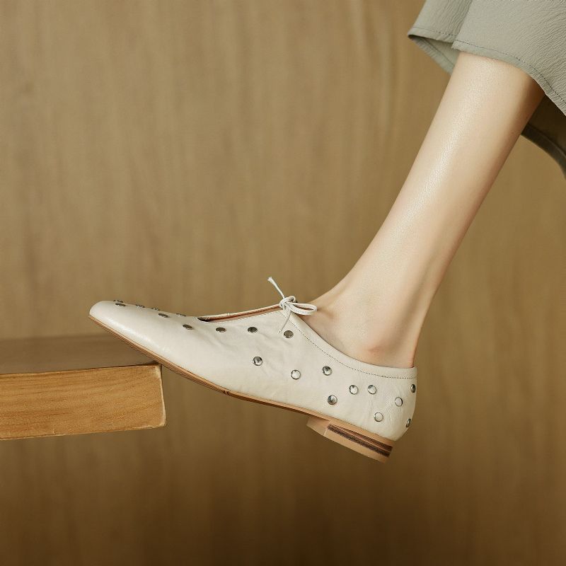 Olga Naisten Casual Rivets Heels Flats - Musta
