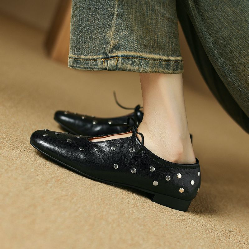 Olga Naisten Casual Rivets Heels Flats - Musta