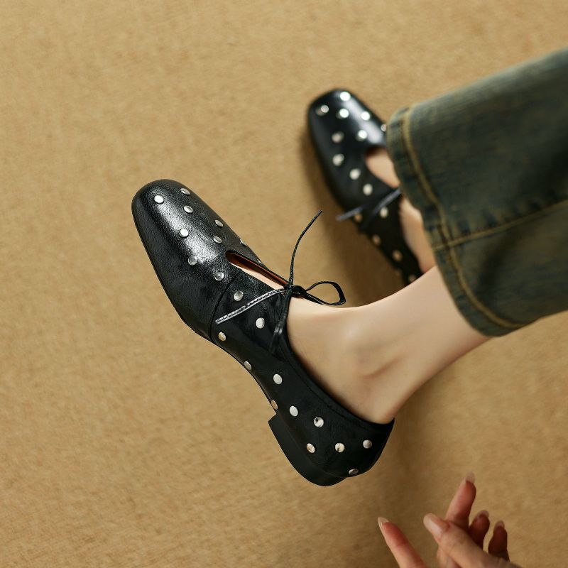 Olga Naisten Casual Rivets Heels Flats - Musta