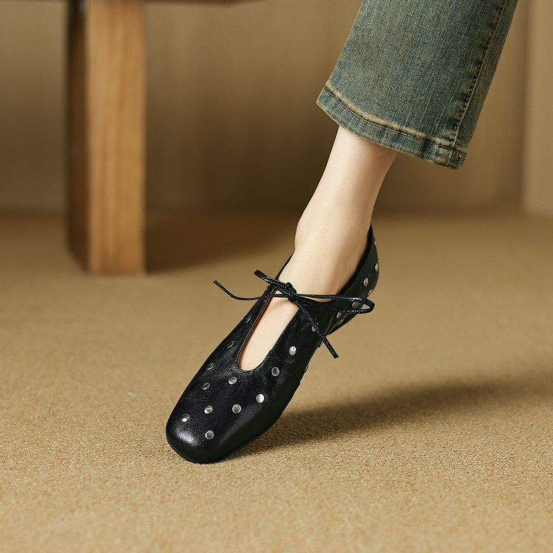 Olga Naisten Casual Rivets Heels Flats - Musta