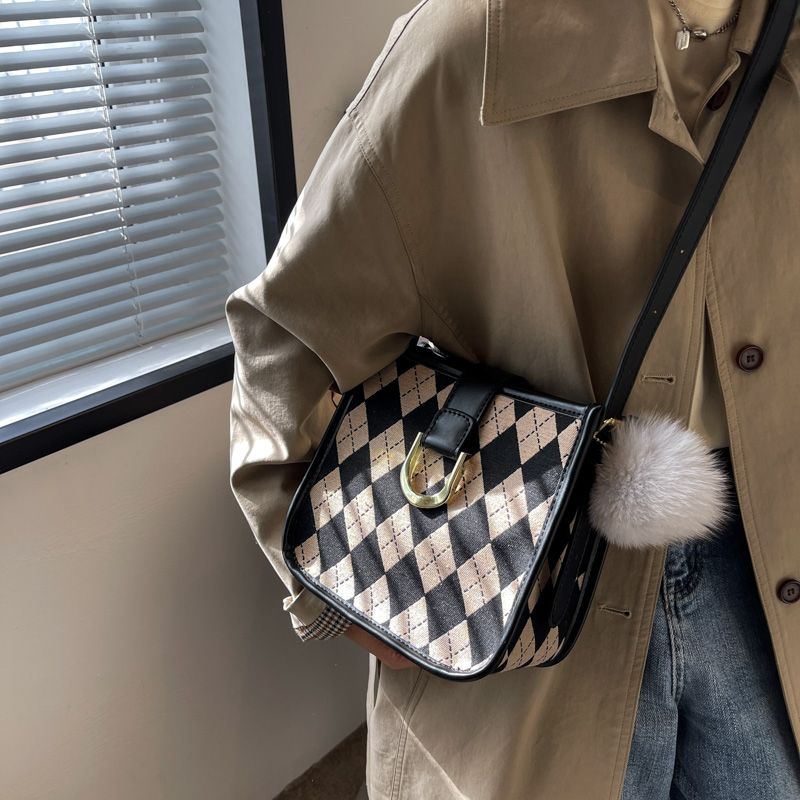 Peniche Naisten Pieni Kankainen Crossbody Käsilaukku - Kahvi