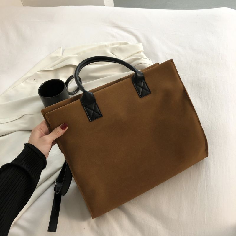 Ponche Naisten Suuri Designkäsilaukku - Musta