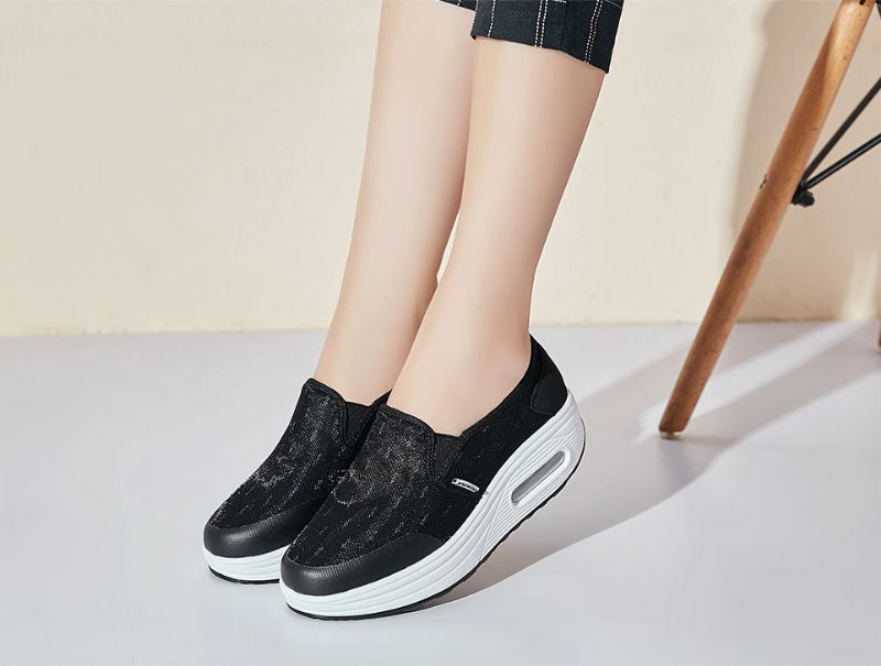Rosaura Naisten Platform Slip-on Kävelykengät - Musta