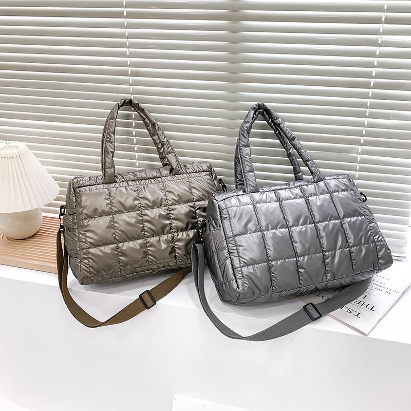 Torys Naisten Nylon Crossbody Käsilaukku - Musta
